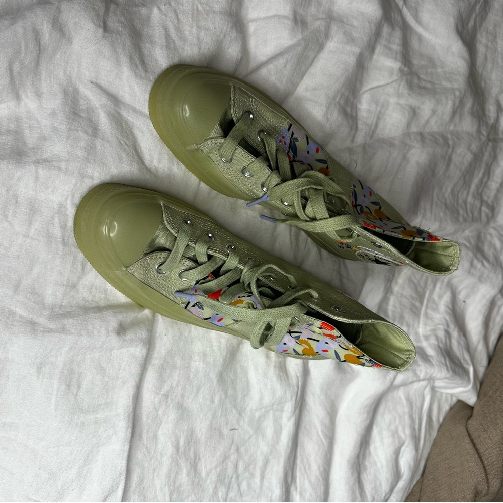 Limited edition converse - Picture 2 of 5